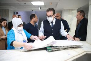 FB_IMG_1735406973639-1-300x200 وزير الصحة فى زيارة مفاجئة يحيل مدير مستشفى شبرامنت المركزي للتحقيق 