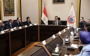 FB_IMG_1735484215226-300x187  الصحة. تعقد اجتماعًا لوضع حلول عاجلة ومستدامة لزيادة القوى البشرية في تخصص طبيب الأسرة والرعاية بمراكز الرعاية الصحية الأولية