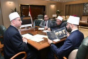 FB_IMG_1735538867509-1-300x200  الأوقاف . يجتمع بمدير مديرية أوقاف السويس لمتابعة الانضباط الإداري والدعوي