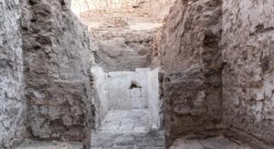 FB_IMG_1741990069360-300x164 بالصور إكتشاف مقبرة ملكية بسوهاج من عصر الإنتقال الثاني بأبيدوس وورشة كاملة لصناعة الفخار وجبانة من القرن السابع الميلادي بقرية بناويط