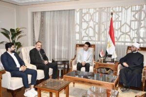 FB_IMG_1742238083214-1-300x200 بالصور الأوقاف. تكرم الفنان سامح حسين تقديرًا لدوره في نشر القيم المجتمعية من خلال برنامجه "قطايف" 