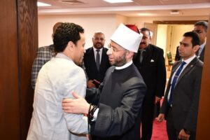 FB_IMG_1742238097426-300x200 بالصور الأوقاف. تكرم الفنان سامح حسين تقديرًا لدوره في نشر القيم المجتمعية من خلال برنامجه "قطايف" 