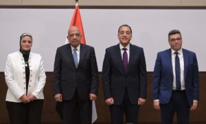 FB_IMG_1742384825227-300x180 مجلس الوزراء . توقيع اتفاقية مشروع إنشاء محطة رياح لإنتاج الكهرباء بقدرة 500 ميجاوات بمنطقة خليج السويس بالشراكة مع شركة سيمنس ـ جاميسا للطاقة المتجدد
