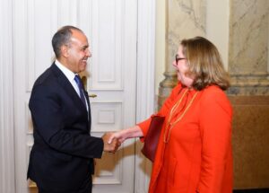 FB_IMG_1759165870751-300x215  وزير الخارجية يستقبل مدير عام القوة متعددة الجنسيات بسيناء