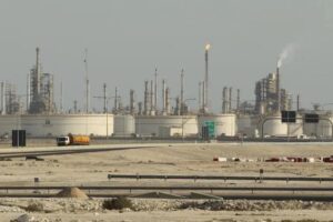 FB_IMG_1772663371282-300x200 طبول الحرب في الشرق الأوسط تضرب الاقتصاد العالمي (النفط)