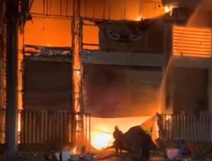 IMG-20260305-WA0013-300x228 السيطرة على " حريق هائل " بمعرض مفروشات على طريق "المحلة - طنطا