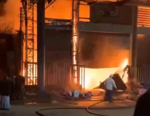 IMG-20260305-WA0014-300x232 السيطرة على " حريق هائل " بمعرض مفروشات على طريق "المحلة - طنطا